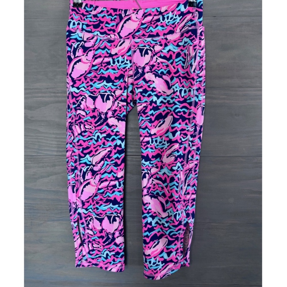 Lilly Pulitzer Luxletic Cropped Leggings in Resort Navy Pop Up Lobstah Roll